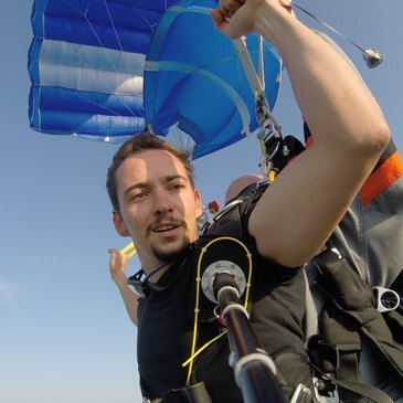 Aérodrome de Saint-Girons-Antichan, Ariège (09) - Saut en parachute Aérodrome de Saint-Girons-Antichan, Ariège (09) - Saut en parachute