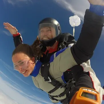 Saut en Parachute Tandem près de Chartres Saut en Parachute Tandem près de Chartres