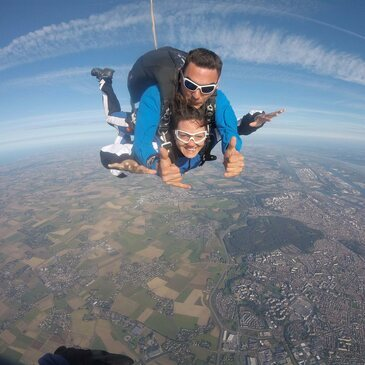 Saut en parachute en région Centre Saut en parachute en région Centre