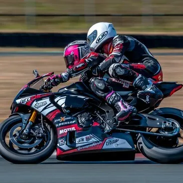 Baptême Moto sur Circuit, département Nièvre Baptême Moto sur Circuit, département Nièvre