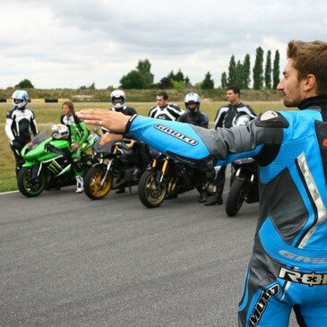 Stage de pilotage moto en région Picardie Stage de pilotage moto en région Picardie