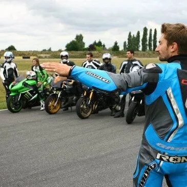 Stage de pilotage moto en région Centre Stage de pilotage moto en région Centre