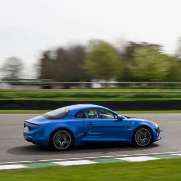 Baptême en Alpine A110 - Circuit d'Issoire Baptême en Alpine A110 - Circuit d'Issoire