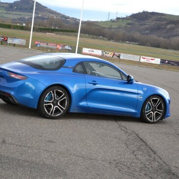 Baptême en Alpine A110 - Circuit d'Issoire en région Auvergne Baptême en Alpine A110 - Circuit d'Issoire en région Auvergne
