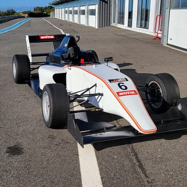 Stage de Pilotage Monoplace en région Midi-Pyrénées Stage de Pilotage Monoplace en région Midi-Pyrénées