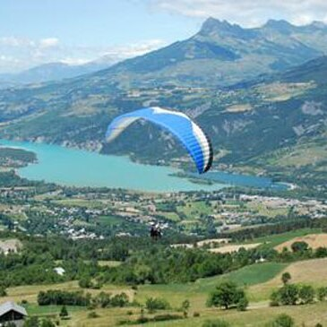 Week-end Détente et Survol du Lac de Serre-Ponçon en Parapente Week-end Détente et Survol du Lac de Serre-Ponçon en Parapente