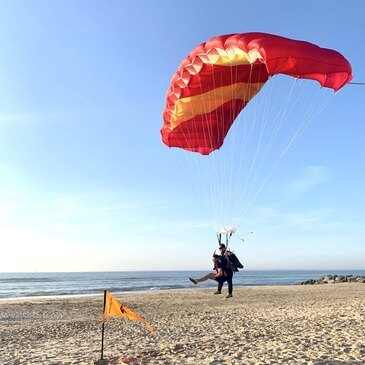 Saut en Parachute Tandem sur la plage à Soulac-sur-Mer Saut en Parachute Tandem sur la plage à Soulac-sur-Mer