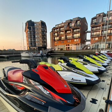 Randonnée en Jet Ski à Deauville en région Normandie Randonnée en Jet Ski à Deauville en région Normandie