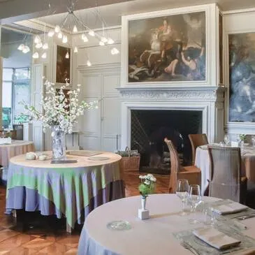 Week end dans un Château proche Villerest, à 10 min de Roanne Week end dans un Château proche Villerest, à 10 min de Roanne