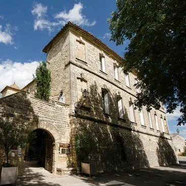 Week-end Bien-Être dans un Château près d'Uzès en région Languedoc-Roussillon Week-end Bien-Être dans un Château près d'Uzès en région Languedoc-Roussillon