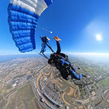 Saut en Parachute Tandem au Mans Saut en Parachute Tandem au Mans