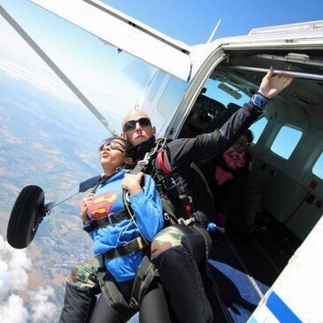 Saut en Parachute Tandem près de Rennes Saut en Parachute Tandem près de Rennes