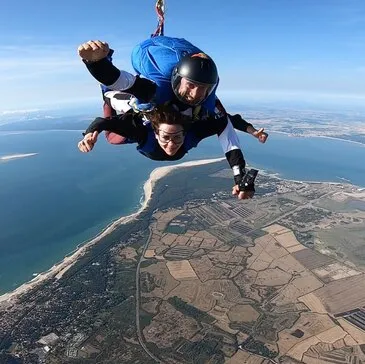 Saut en parachute proche Aérodrome de Soulac-sur-Mer, à 30 min de Royan Saut en parachute proche Aérodrome de Soulac-sur-Mer, à 30 min de Royan
