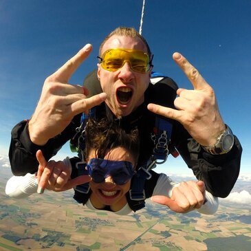 Saut en Parachute Tandem près de Compiègne Saut en Parachute Tandem près de Compiègne