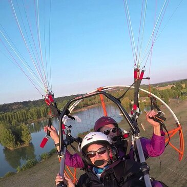 Baptême en Paramoteur près d'Albi Baptême en Paramoteur près d'Albi