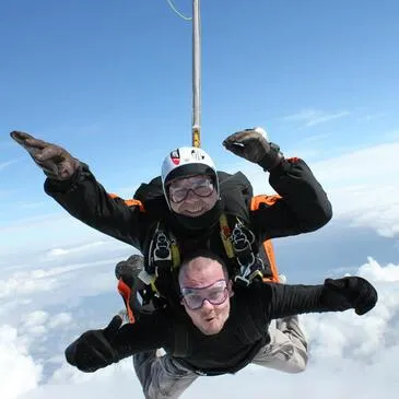 Aérodrome de Péronne Saint Quentin, à 1h30 de Pontoise, Val d'oise (95) - Saut en parachute Aérodrome de Péronne Saint Quentin, à 1h30 de Pontoise, Val d'oise (95) - Saut en parachute