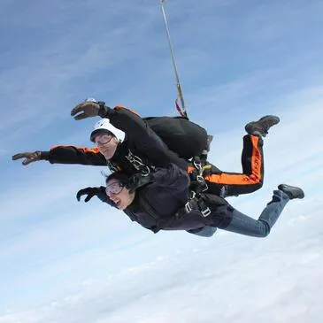 Saut en parachute proche Aérodrome de Péronne Saint Quentin, à 1h30 de Pontoise Saut en parachute proche Aérodrome de Péronne Saint Quentin, à 1h30 de Pontoise