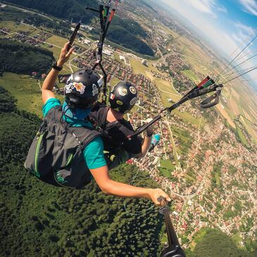 Saut en Parachute Tandem près de Pontoise en région Ile-de-France Saut en Parachute Tandem près de Pontoise en région Ile-de-France