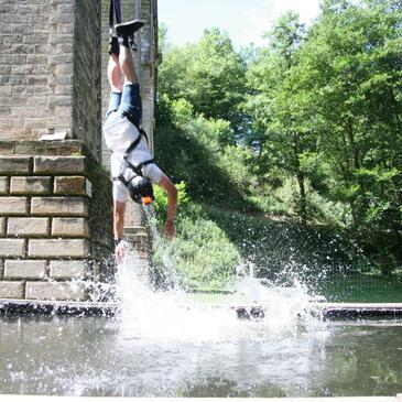 Saut à l’Élastique avec touché d'eau près de Charleville-Mézières Saut à l’Élastique avec touché d'eau près de Charleville-Mézières