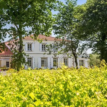 Cours d'Œnologie dans un Château près de Nantes en région Pays-de-la-Loire Cours d'Œnologie dans un Château près de Nantes en région Pays-de-la-Loire