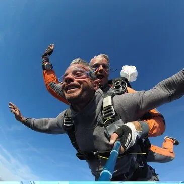 Saut en Parachute Tandem près de Versailles Saut en Parachute Tandem près de Versailles