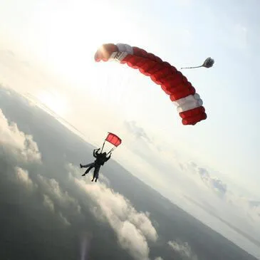 Saut en parachute en région Ile-de-France Saut en parachute en région Ile-de-France