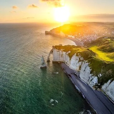 Week-end Baptême en Hélicoptère - Survol des Falaises d'Etretat Week-end Baptême en Hélicoptère - Survol des Falaises d'Etretat