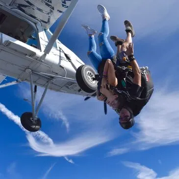 Saut en parachute en région PACA et Corse Saut en parachute en région PACA et Corse