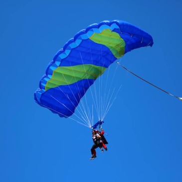 Saut en parachute près d&#39;Aix-en-Provence en région PACA et Corse