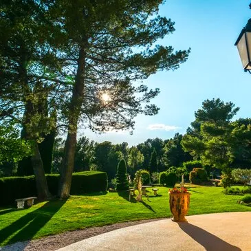 Week-end Spa à La Bastide de Tourtour près de Draguignan en région PACA et Corse Week-end Spa à La Bastide de Tourtour près de Draguignan en région PACA et Corse