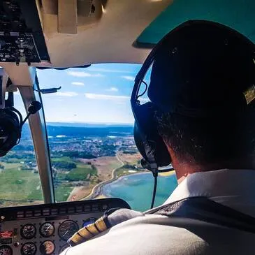 Baptême de l'air hélicoptère proche Vitrolles, à 25 min de Marseille Baptême de l'air hélicoptère proche Vitrolles, à 25 min de Marseille