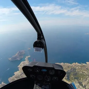 Baptême en Hélicoptère près de Marseille en région PACA et Corse Baptême en Hélicoptère près de Marseille en région PACA et Corse