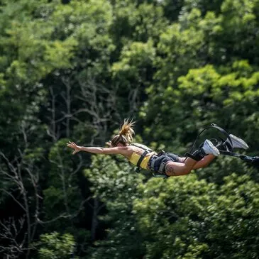 Saut à l'élastique proche Pont d'Alzon Saut à l'élastique proche Pont d'Alzon