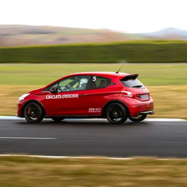 Stage de Pilotage en Peugeot 208 - Circuit d'Issoire Stage de Pilotage en Peugeot 208 - Circuit d'Issoire