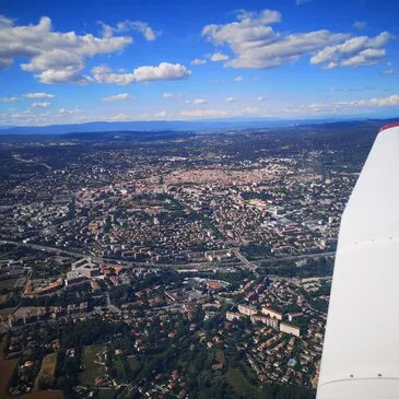 Baptême Privatif en Avion - Survol de la Sainte Victoire en région PACA et Corse Baptême Privatif en Avion - Survol de la Sainte Victoire en région PACA et Corse