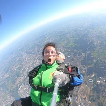 Saut en Parachute Tandem près d'Angers en région Pays-de-la-Loire Saut en Parachute Tandem près d'Angers en région Pays-de-la-Loire