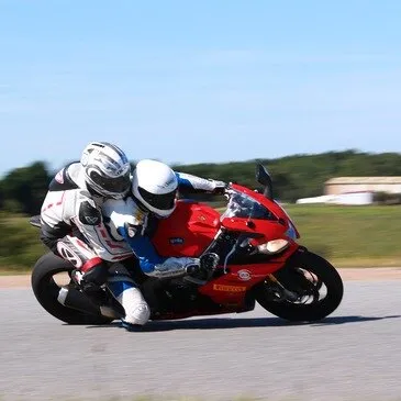 Baptême Sensations en Moto Aprilia à Lédenon Baptême Sensations en Moto Aprilia à Lédenon