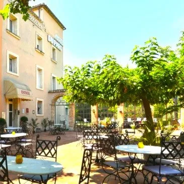 Week-end en Amoureux près d'Avignon en région PACA et Corse Week-end en Amoureux près d'Avignon en région PACA et Corse