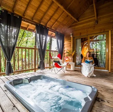 Cabane dans les Arbres avec Spa près de Brive-la-Gaillarde Cabane dans les Arbres avec Spa près de Brive-la-Gaillarde