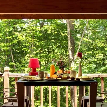 Weekend et Hébergement Insolite proche Saint-Mexant, à 20 min de Brive-la-Gaillarde Weekend et Hébergement Insolite proche Saint-Mexant, à 20 min de Brive-la-Gaillarde