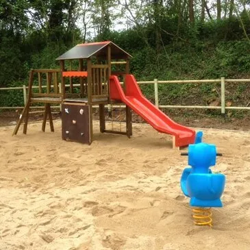 Weekend et Hébergement Insolite proche Champvert, à 30 min de Nevers Weekend et Hébergement Insolite proche Champvert, à 30 min de Nevers