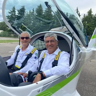 Initiation au Pilotage d'un ULM Multiaxe près de Poitiers Initiation au Pilotage d'un ULM Multiaxe près de Poitiers