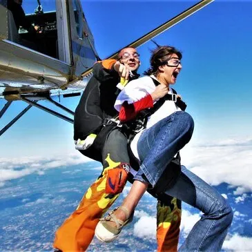 Saut en parachute en région Auvergne Saut en parachute en région Auvergne