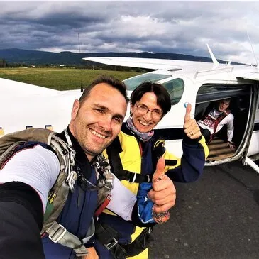 Aérodrome de Vichy-Charmeil, à 1h de Clermont-Ferrand, Puy de dôme (63) - Saut en parachute