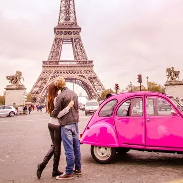 Balade Romantique en 2CV avec Dîner à Paris