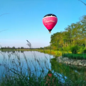 Vol en Montgolfière près de Lyon - Survol du Beaujolais Vol en Montgolfière près de Lyon - Survol du Beaujolais