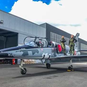 Initiation au Pilotage d'Avion de Chasse à Avignon Initiation au Pilotage d'Avion de Chasse à Avignon