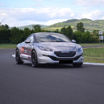 La RCZ Peugeot Sport entre en piste