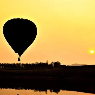 Baptême de l'air montgolfière, département Puy de dôme Baptême de l'air montgolfière, département Puy de dôme