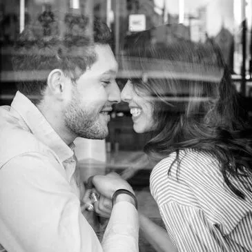 Séance Photo en Couple à Paris Montparnasse en région Ile-de-France Séance Photo en Couple à Paris Montparnasse en région Ile-de-France